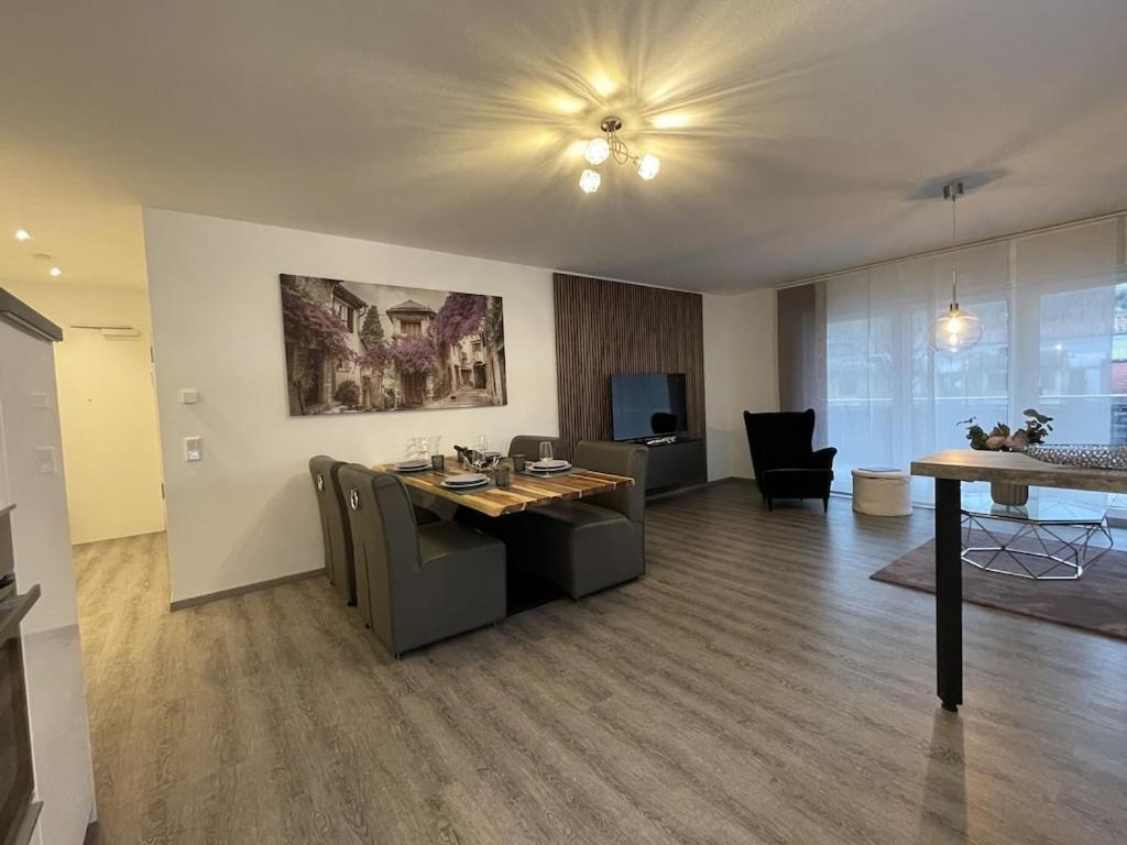Exklusive Wohnung Zentral Mit Grossem Balkon ลอสไฮม์ ภายนอก รูปภาพ