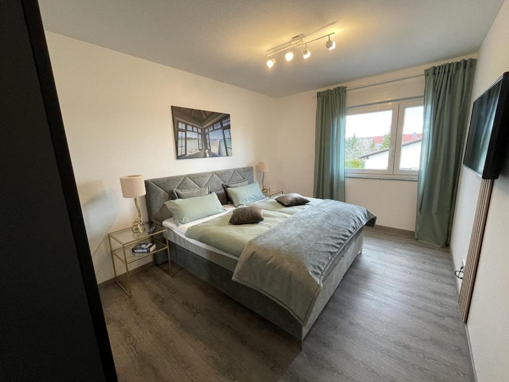 Exklusive Wohnung Zentral Mit Grossem Balkon ลอสไฮม์ ภายนอก รูปภาพ