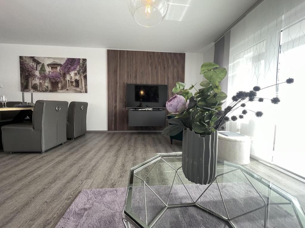 Exklusive Wohnung Zentral Mit Grossem Balkon ลอสไฮม์ ภายนอก รูปภาพ
