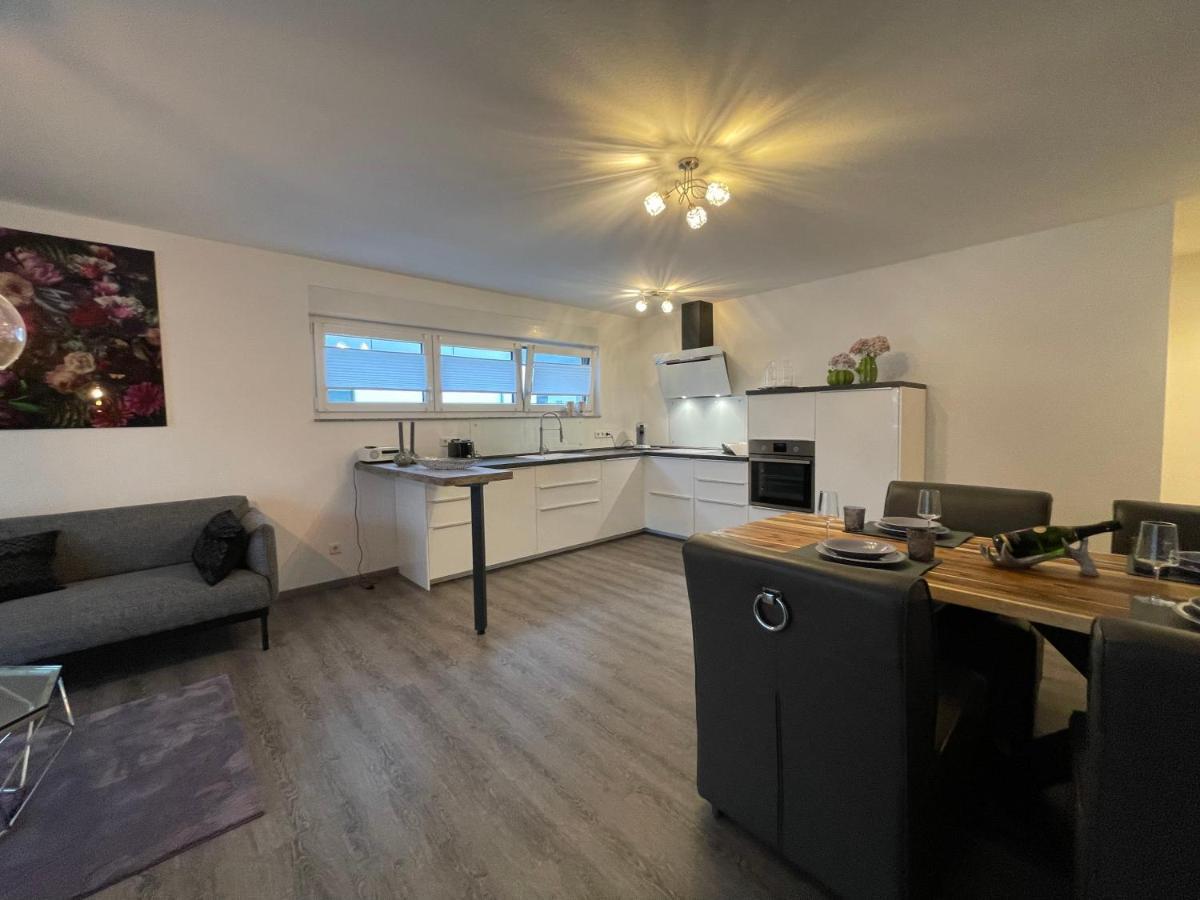 Exklusive Wohnung Zentral Mit Grossem Balkon ลอสไฮม์ ภายนอก รูปภาพ