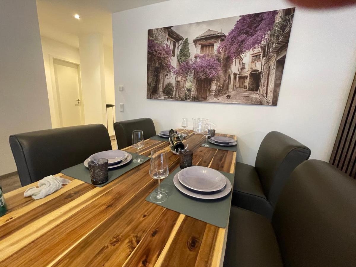 Exklusive Wohnung Zentral Mit Grossem Balkon ลอสไฮม์ ภายนอก รูปภาพ