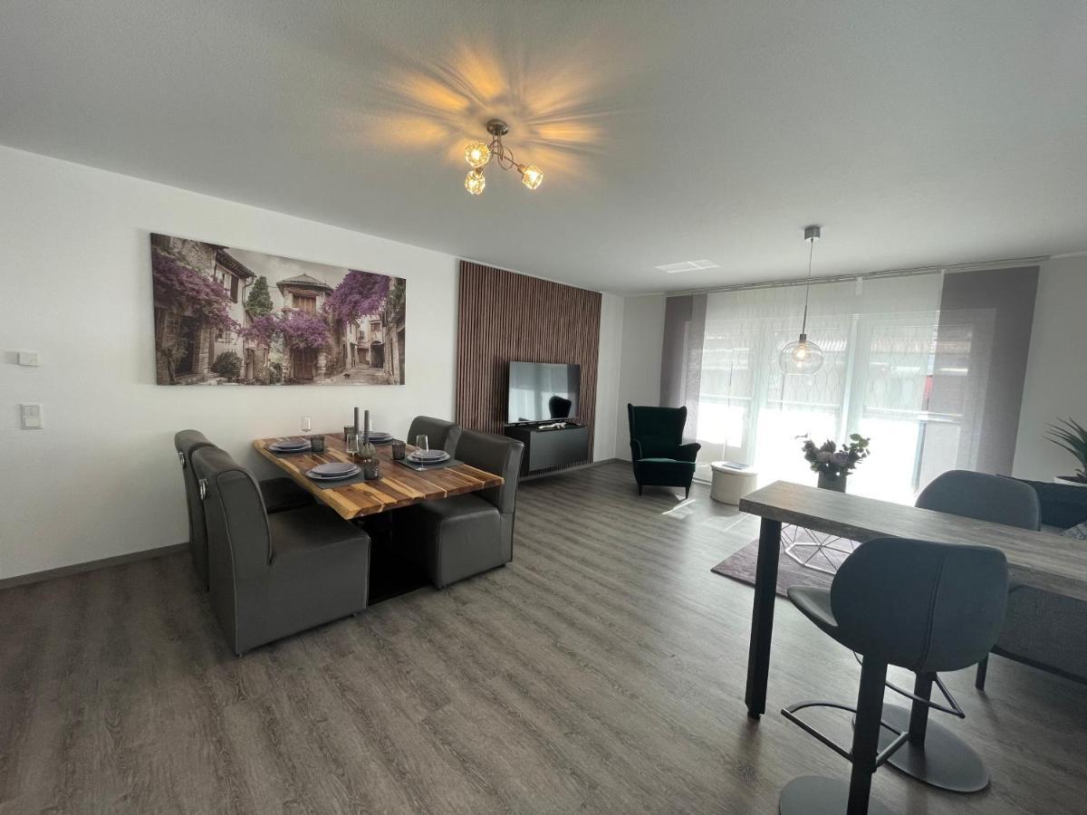 Exklusive Wohnung Zentral Mit Grossem Balkon ลอสไฮม์ ภายนอก รูปภาพ