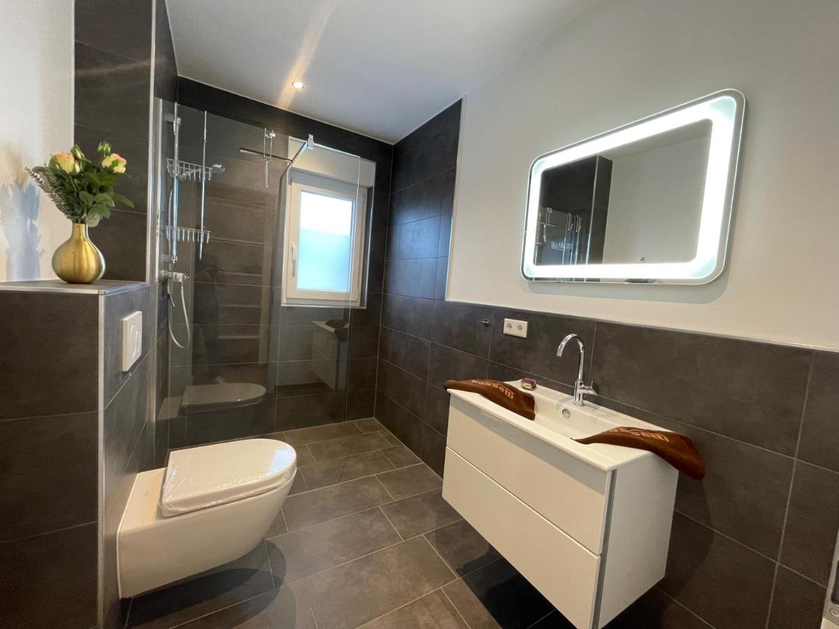 Exklusive Wohnung Zentral Mit Grossem Balkon ลอสไฮม์ ภายนอก รูปภาพ
